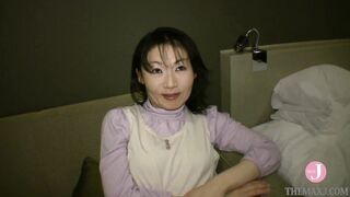 Mao (40), who has never had a good experience with a man and missed her chance to get married, has a gem of a sex video. intro
