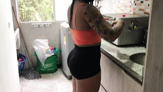 RECORDING MY STEPSISTER'S ASS IN TIGHT SHORTS WITHOUT HER REALIZING IT (DRESSING, BRUNETE, BIG ASS, THONG)